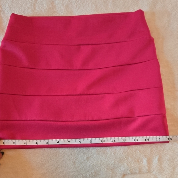 Lola SMALL HOT PINK MINI SKIRT BRIGHT BANDAGE BODYCON HOTTIE SUMMERY BOLD FLIRTY - Picture 9 of 9